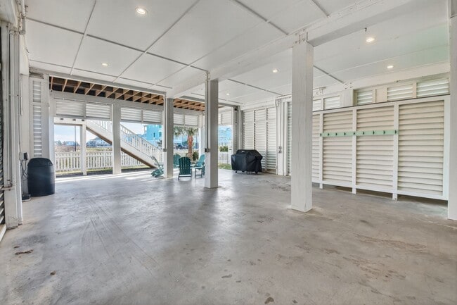 Building Photo - 3815 Seabreeze Ln