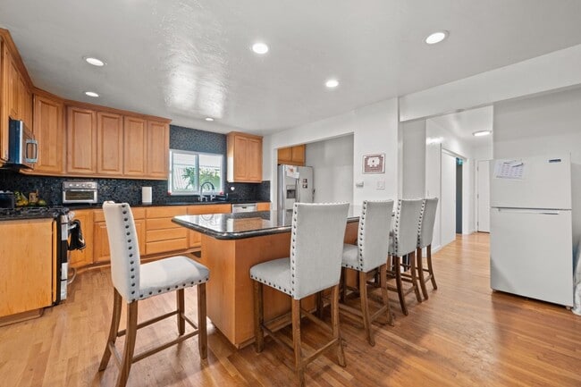 Building Photo - 5227 E Falls View Dr