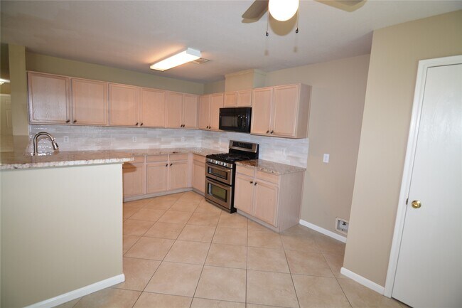 Building Photo - 3903 Brighton Springs Ln
