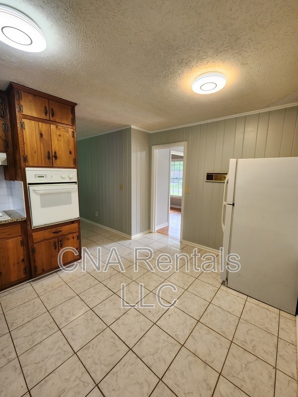 Building Photo - 626 Honeybear Ln