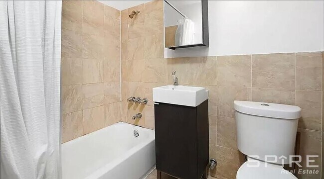 Building Photo - 3 bedroom in NEW YORK NY 10009
