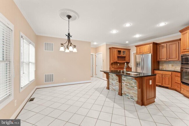 Building Photo - 46448 Montgomery Pl
