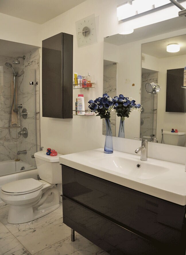 Bath Room - 6007 N Sheridan Rd