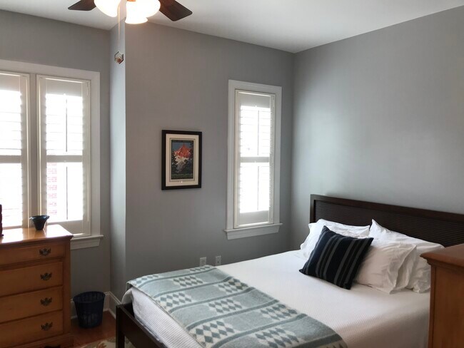 Building Photo - 100 N Laurel Ave