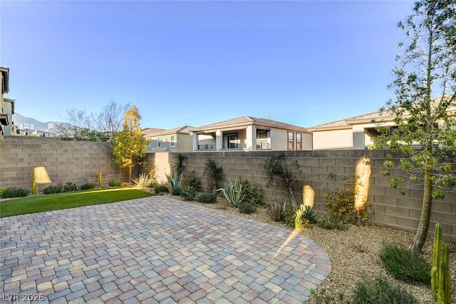 Building Photo - 888 Haven Oaks Pl