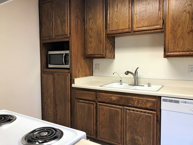 Building Photo - 5005 Collwood Way