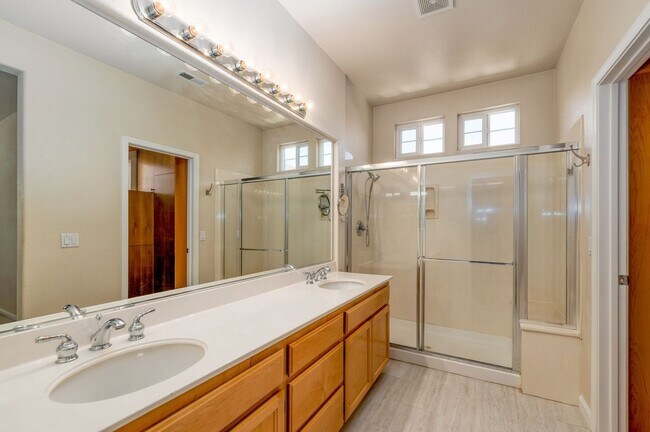 Building Photo - 3102 Cassia Ct