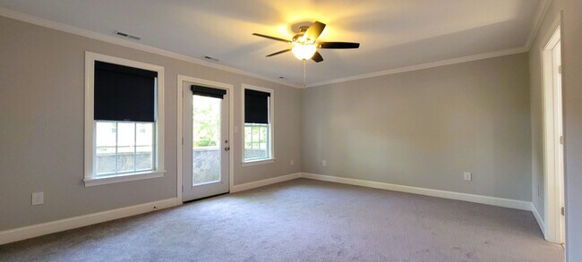 Building Photo - Beautiful 2 story home in heart of Church ...