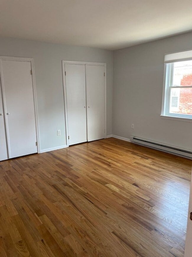 Building Photo - Riverview Apartments -Renovated large 1 BR...