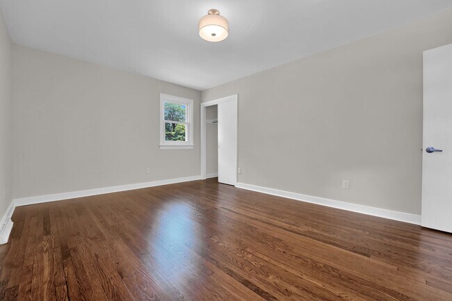 Building Photo - Beautiful Renovated 4 Bedroom 2.5 Bathroom Home for Rent!