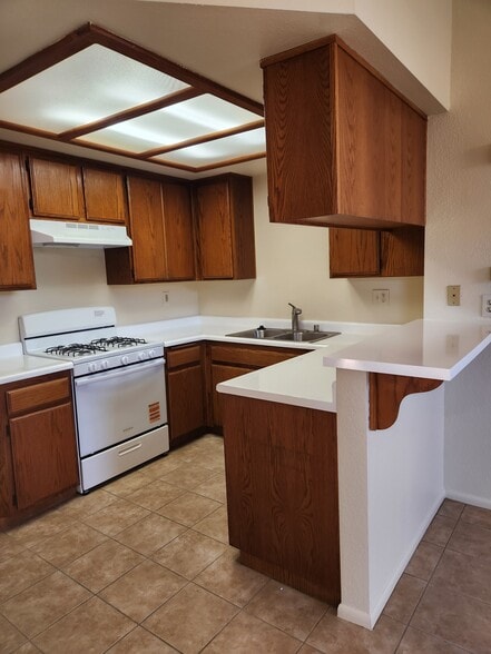 Kitchen - 9502 Walker St