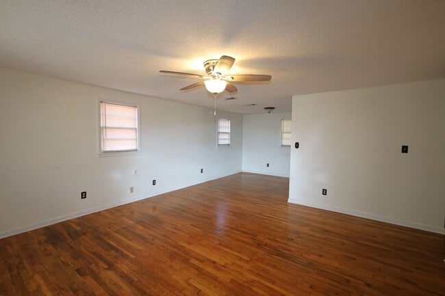 Building Photo - 5023 Cedar St