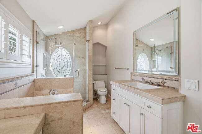 Building Photo - 707 Jasmine Ave