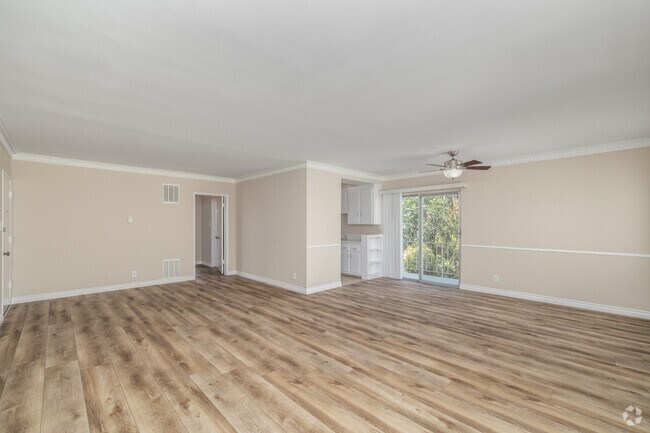 2BR, 2BA - 1,000SF - Living Room - 1355 N Poinsettia Pl