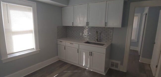 Building Photo - 2172 W Forest Home Ave