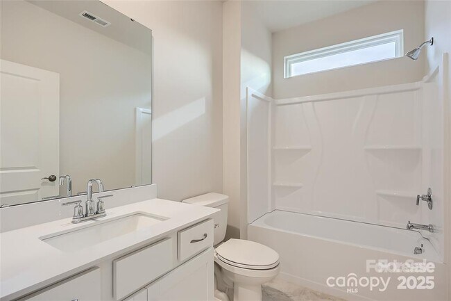 Building Photo - 6406 Fairfax Ct