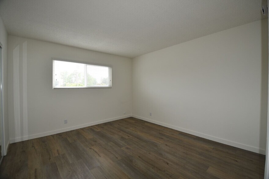 Building Photo - 12255 Burbank Blvd