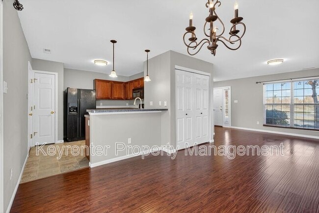 Building Photo - 1111 Ridgeway Dr