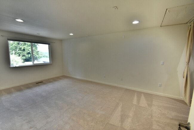 Building Photo - 3bd/2ba Lake Forest Park Home