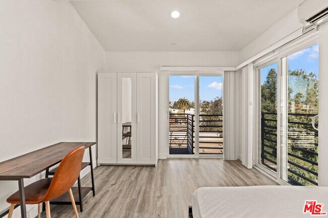 Building Photo - 1147 W 37th St