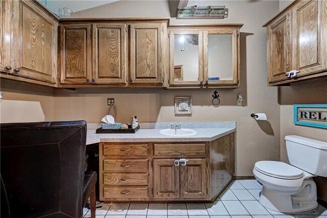 Building Photo - 3 Bed 2.5 Bath 2 Car Garage in Westmoor Ad...