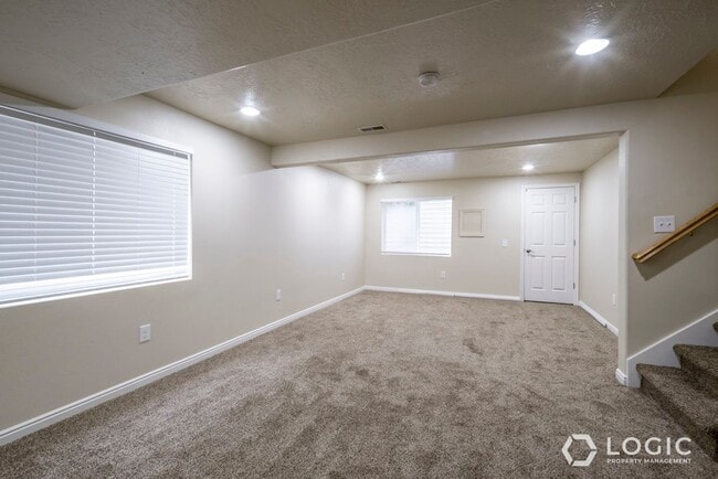 Building Photo - Beautiful Home in Orem!