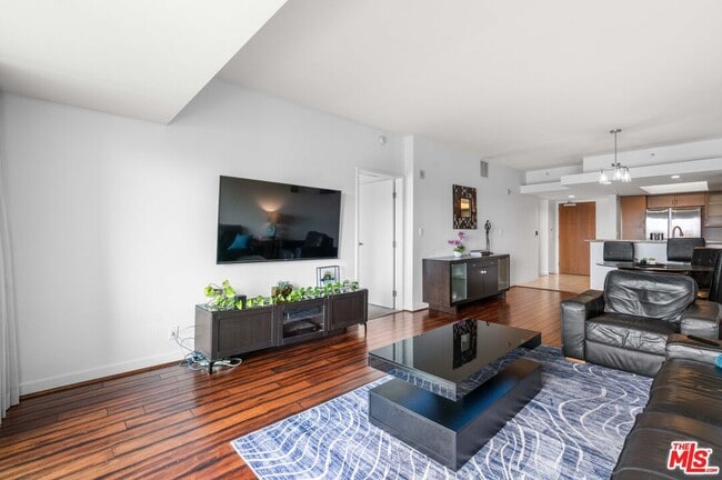 Building Photo - 13700 Marina Pointe Dr