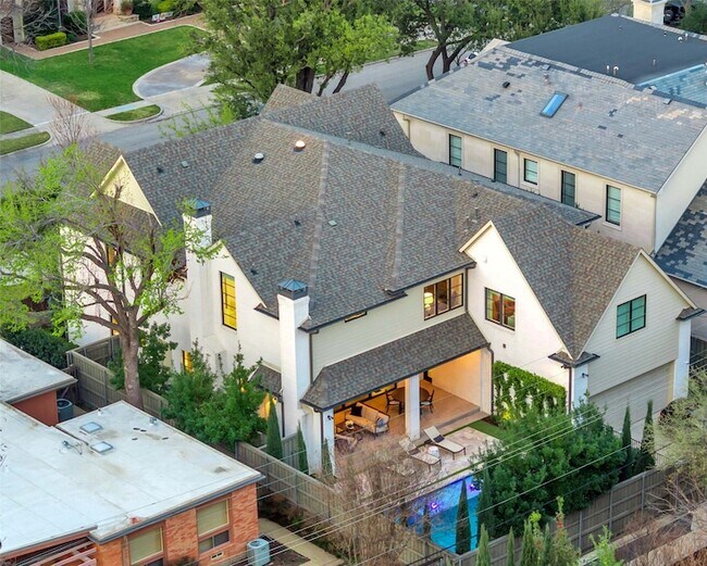 Building Photo - 3537 Villanova St