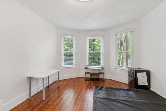 Building Photo - 7410 Columbia Ave