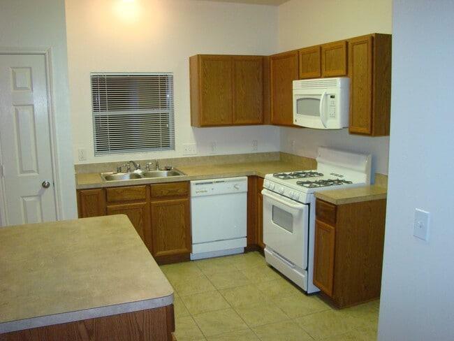 Building Photo - 23855 Pebworth Pl
