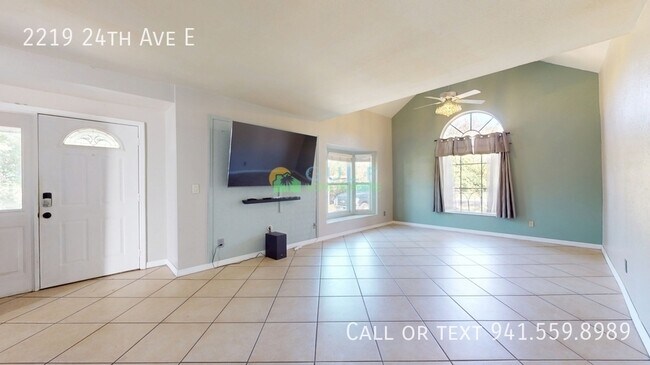 Building Photo - 2219 24th Ave E