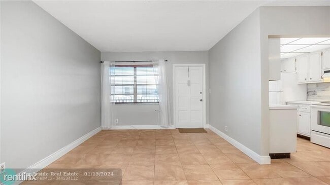 Building Photo - 1 br, 1 bath House - 1855 Plunkett St Apt 403