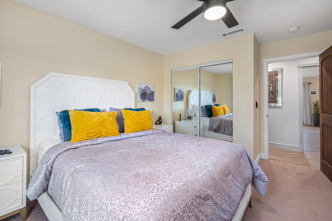 Building Photo - 1289 E Caleta Way