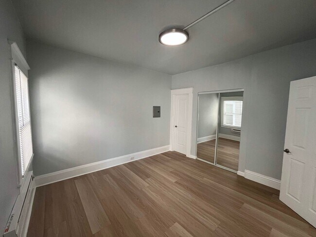 Building Photo - 727 N Sutter St