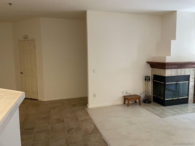Building Photo - 640 Camino De La Reina