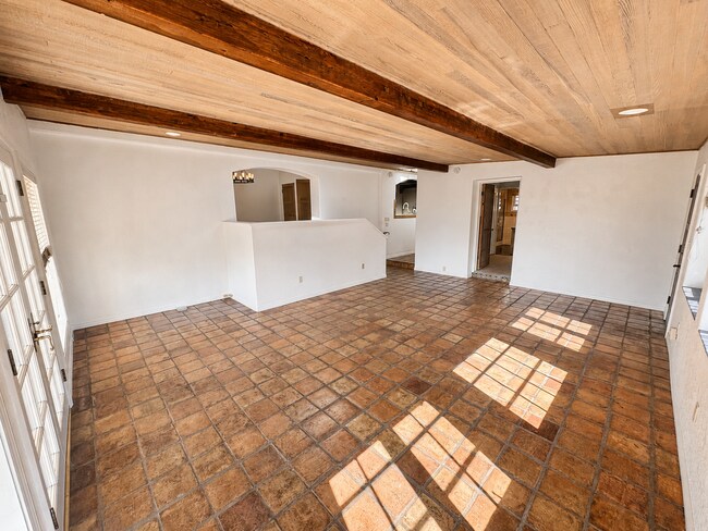 Building Photo - 352 Glen Ellen Dr