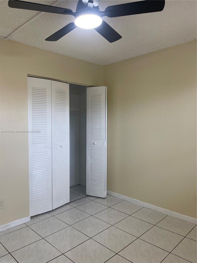 Building Photo - 3252 Foxcroft Rd