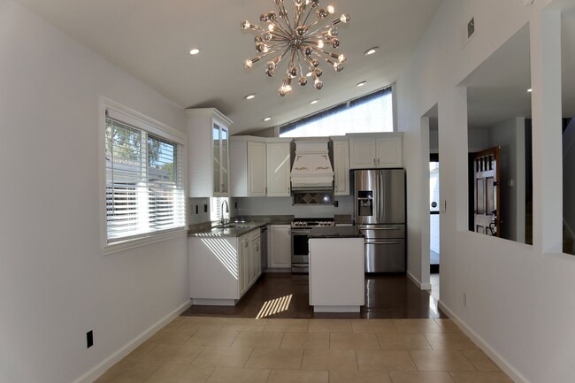 Building Photo - Wonderful 4 Bedroom Home in Fremont – Beautiful Backyard!