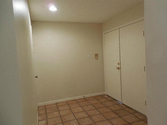 Building Photo - 12 Hallmark Dr