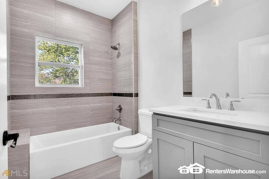 Building Photo - 3196 Mae Ave NE