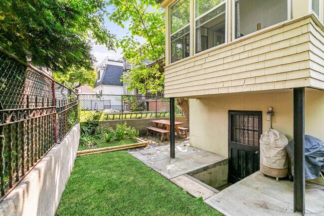 Building Photo - 110 Summit Ave