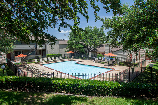 Pool - Fox Run