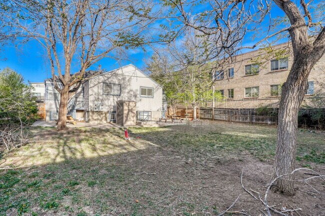Building Photo - 1456 Ivy St