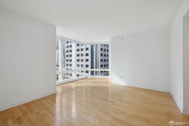 Building Photo - 301 Mission St