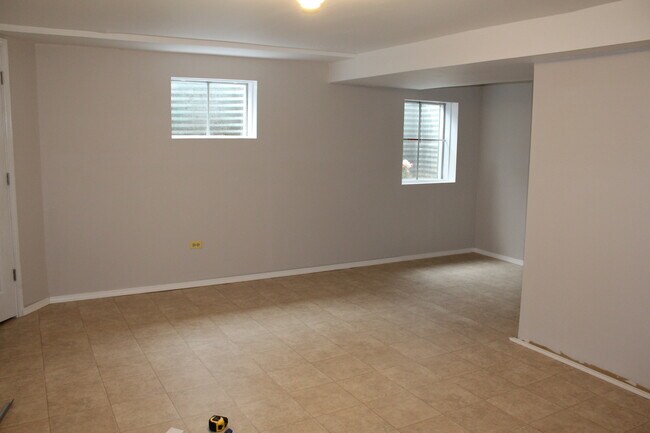 Building Photo - 430 Inverrary Ln