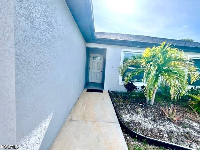 Building Photo - 4622 SW 7th Pl