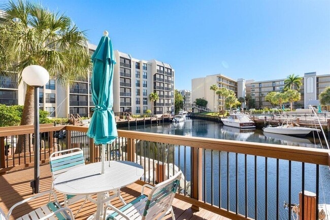 Building Photo - 9 Royal Palm Way
