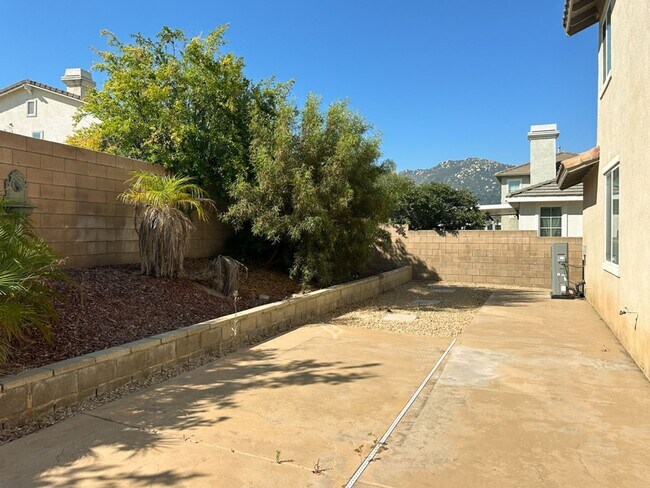 Building Photo - Available now! Beautiful 4 Bedroom Home for Rent in WOLF CREEK community of South Temecula!