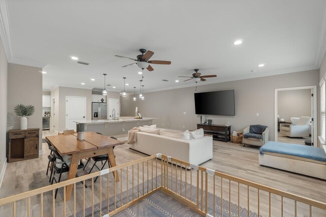 Building Photo - 33 8th Ave