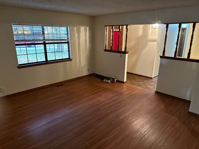 Building Photo - Available 7/1!  Spacious 3 Bedroom, 2 Full Bathroom Rogers Home in Quiet Neighborhood